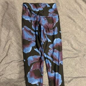 Onzie flow yoga pants. Size small petite. Worn maybe 3 times.